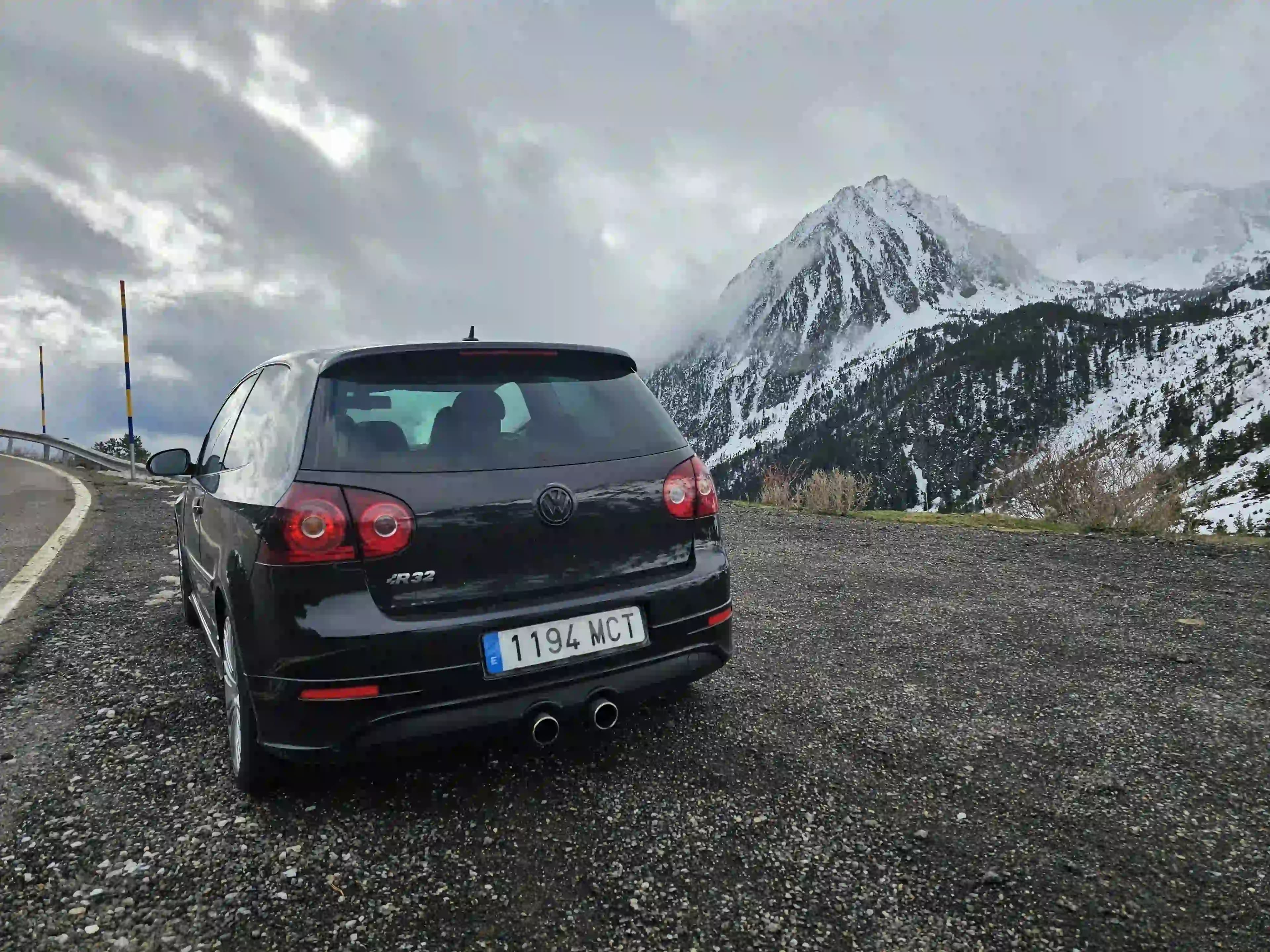 Volkswagen Golf R32